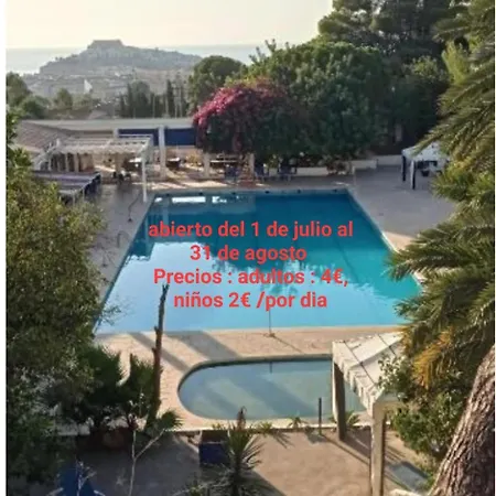 Avec Vue Sur Le Chateau De