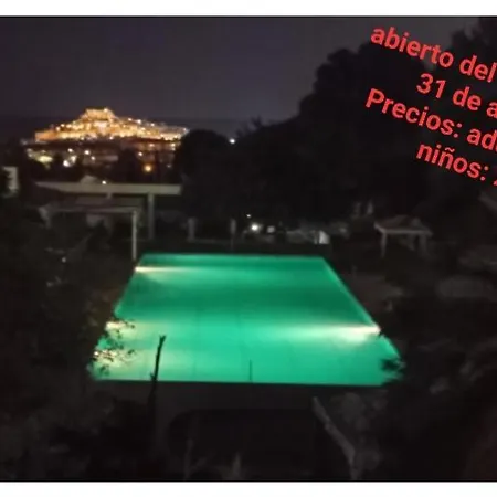 Avec Vue Sur Le Chateau De