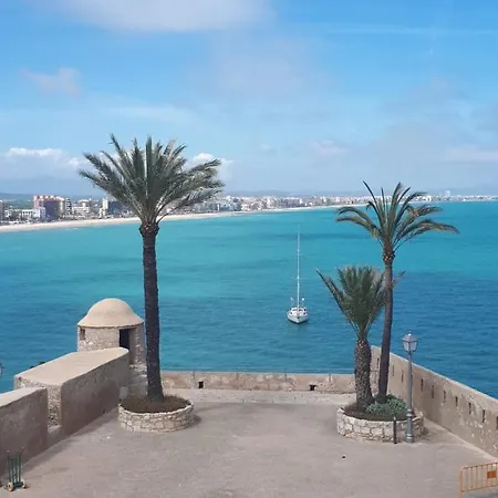 Avec Vue Sur Le Château De *